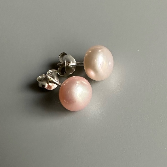 Sterling Silver Freshwater Pearl Stud Earrings Light Purple 7mm - Picture 7 of 10